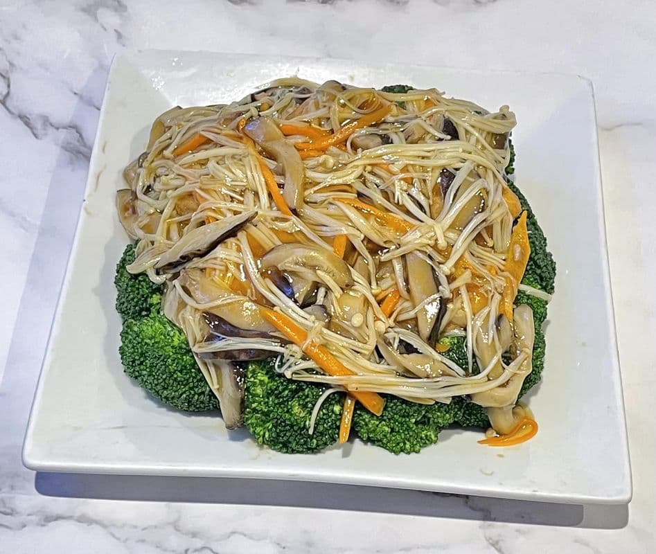 Dried Scallop with Enoki Mushroom and Egg Tofu / 瑤柱金菇扒玉子豆腐