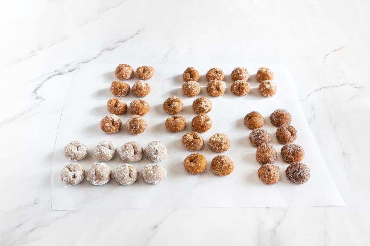 8 Mini Beignets / 8 Mini Donuts