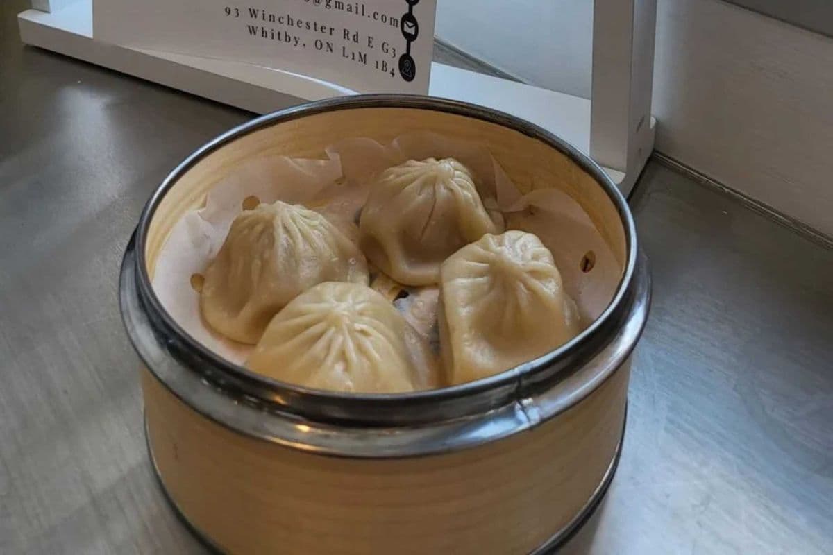 Soup Dumpling (Hot Dim Sum - 4 pieces) (4 pieces)