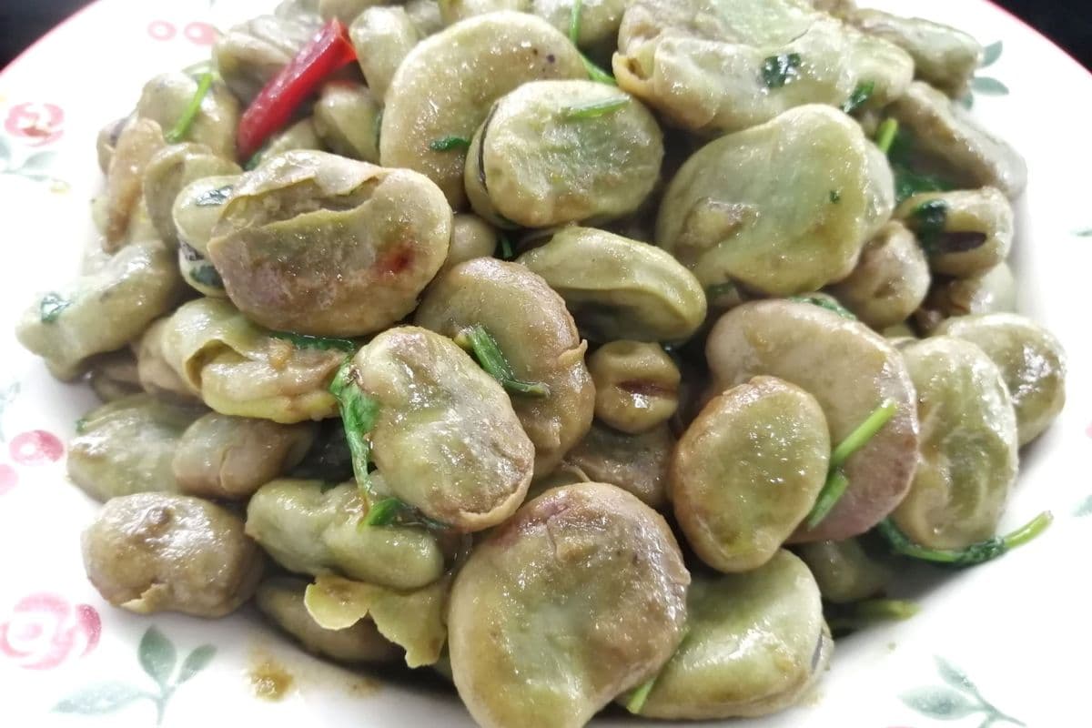 Stir-Fried Broad Beans 生煸蚕豆