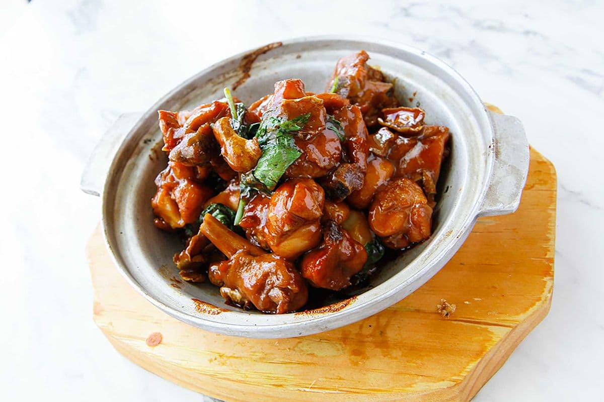 Simmer Chicken with Basil in Triple Sauce 三杯雞