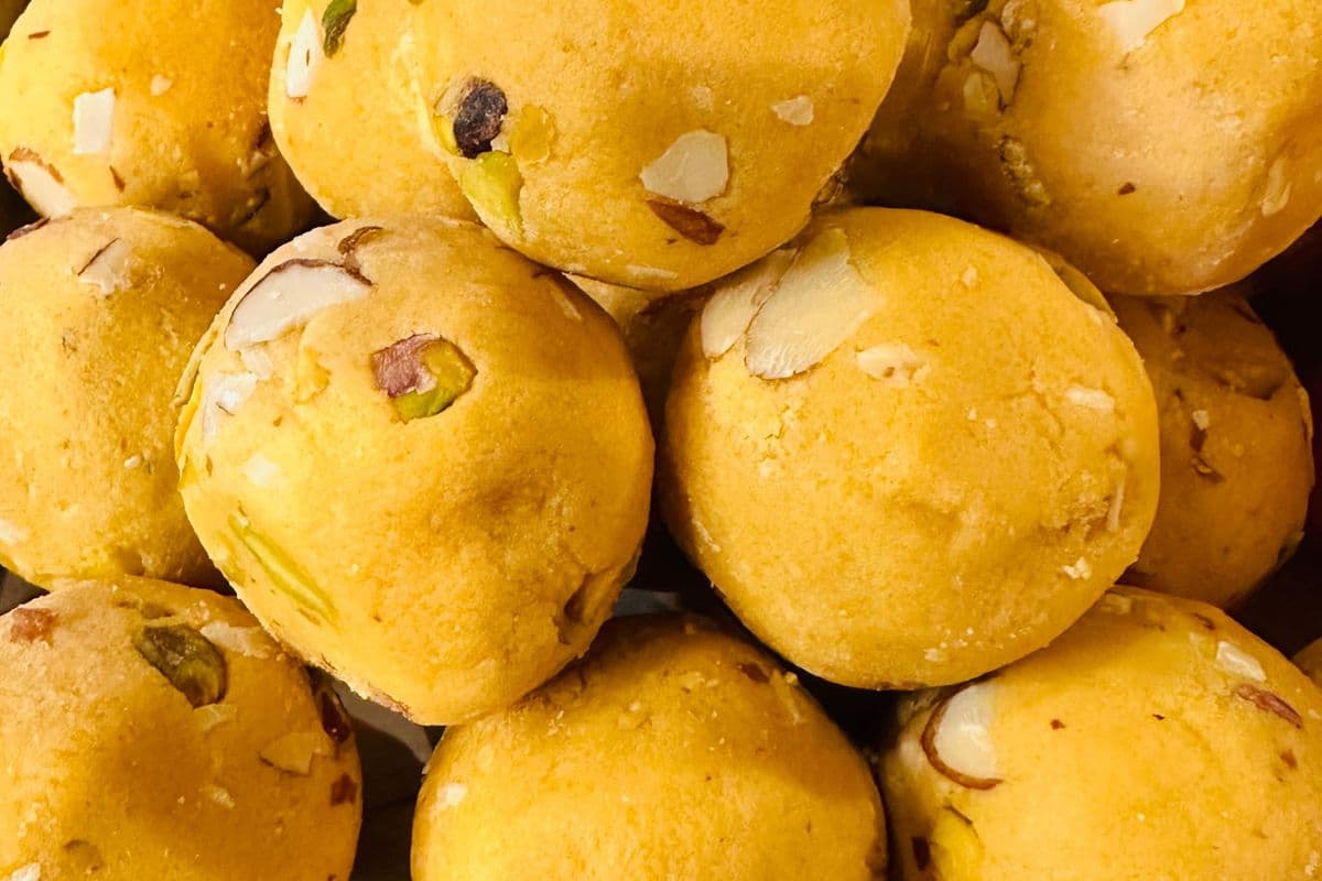 Besan Laddoo (1 lb)