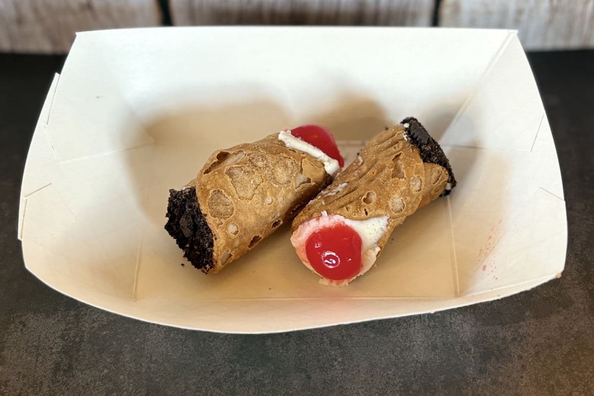 Cornerstone Cafe and Deli - Italian Cannoli (2 pcs)
