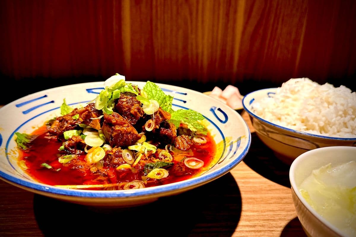 大酥酱香牛肉盖饭 House Special Braised Beef with Rice Combo