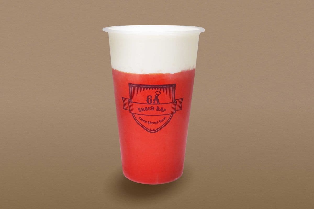 D32. Strawberry Tea with Macchiato