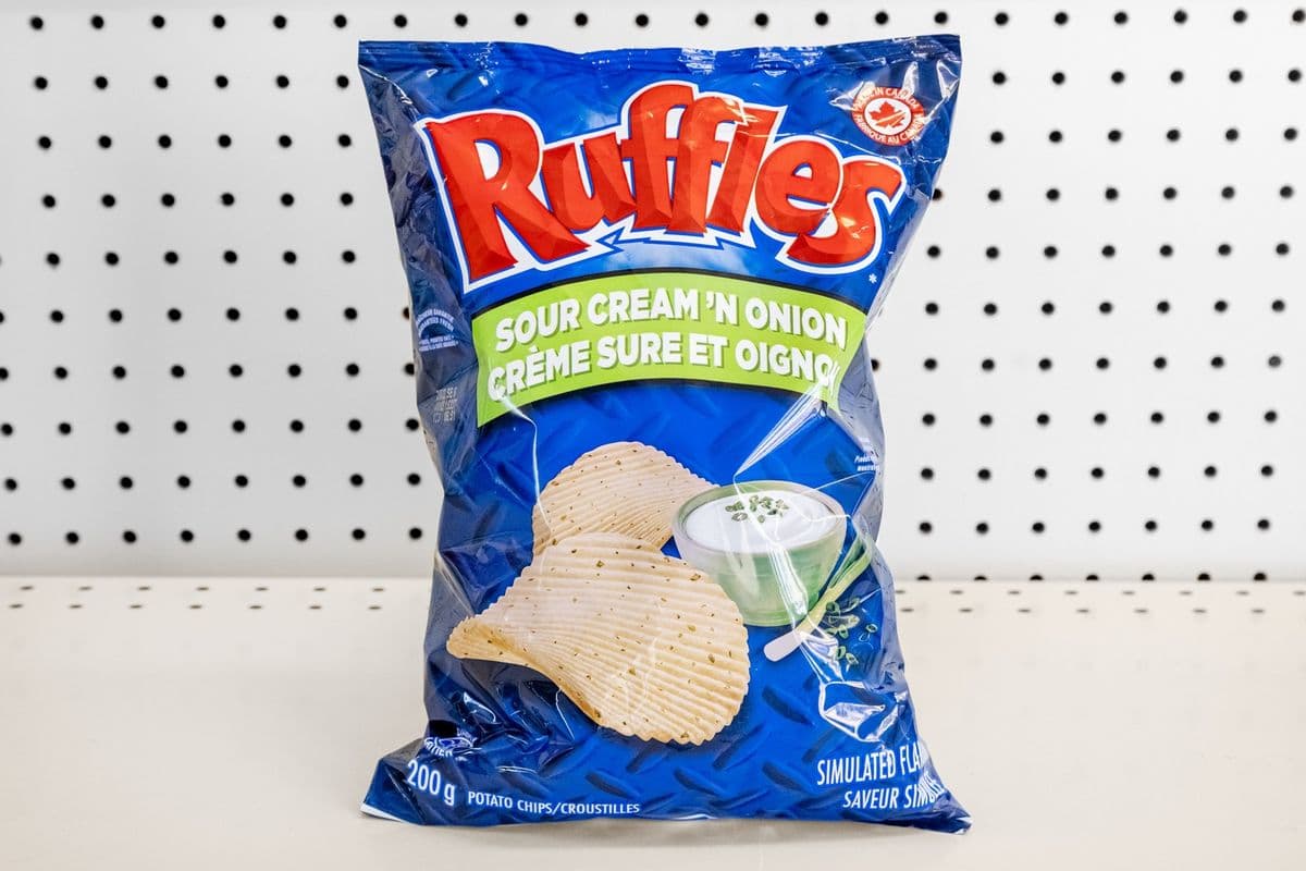 Ruffles Sour Cream & Onion Chips (200 g)
