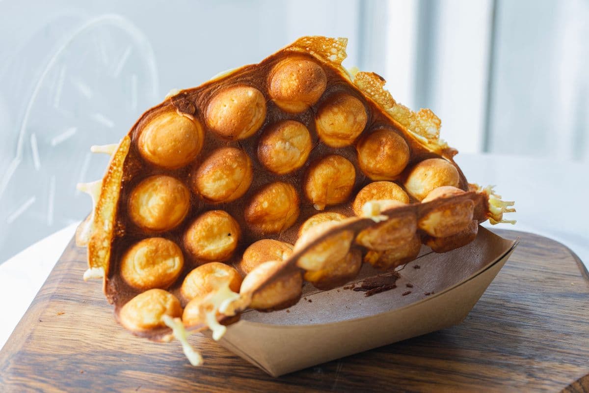 Bubble Waffle with Chocolate Filling
