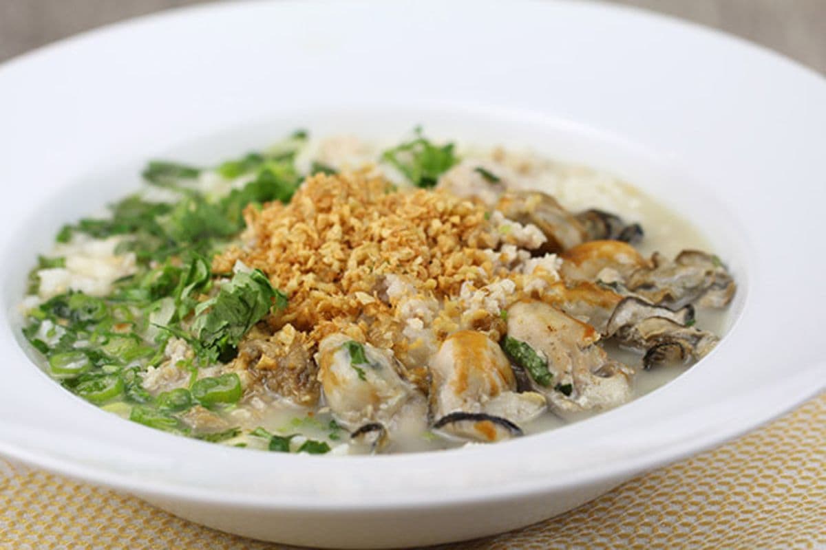 D04. Chiu Chow-Style Oyster and Rice in Soup