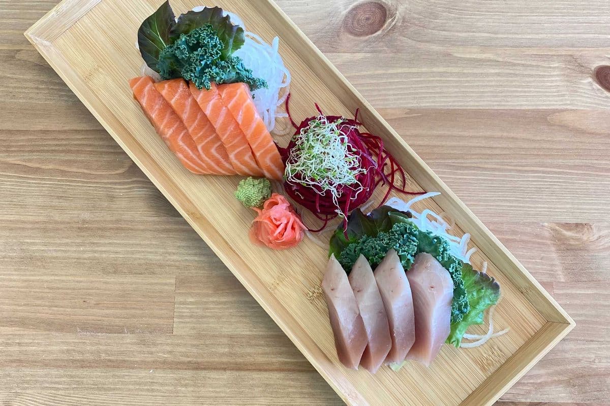 Tuna and Salmon Sashimi / Full (8pcs)
