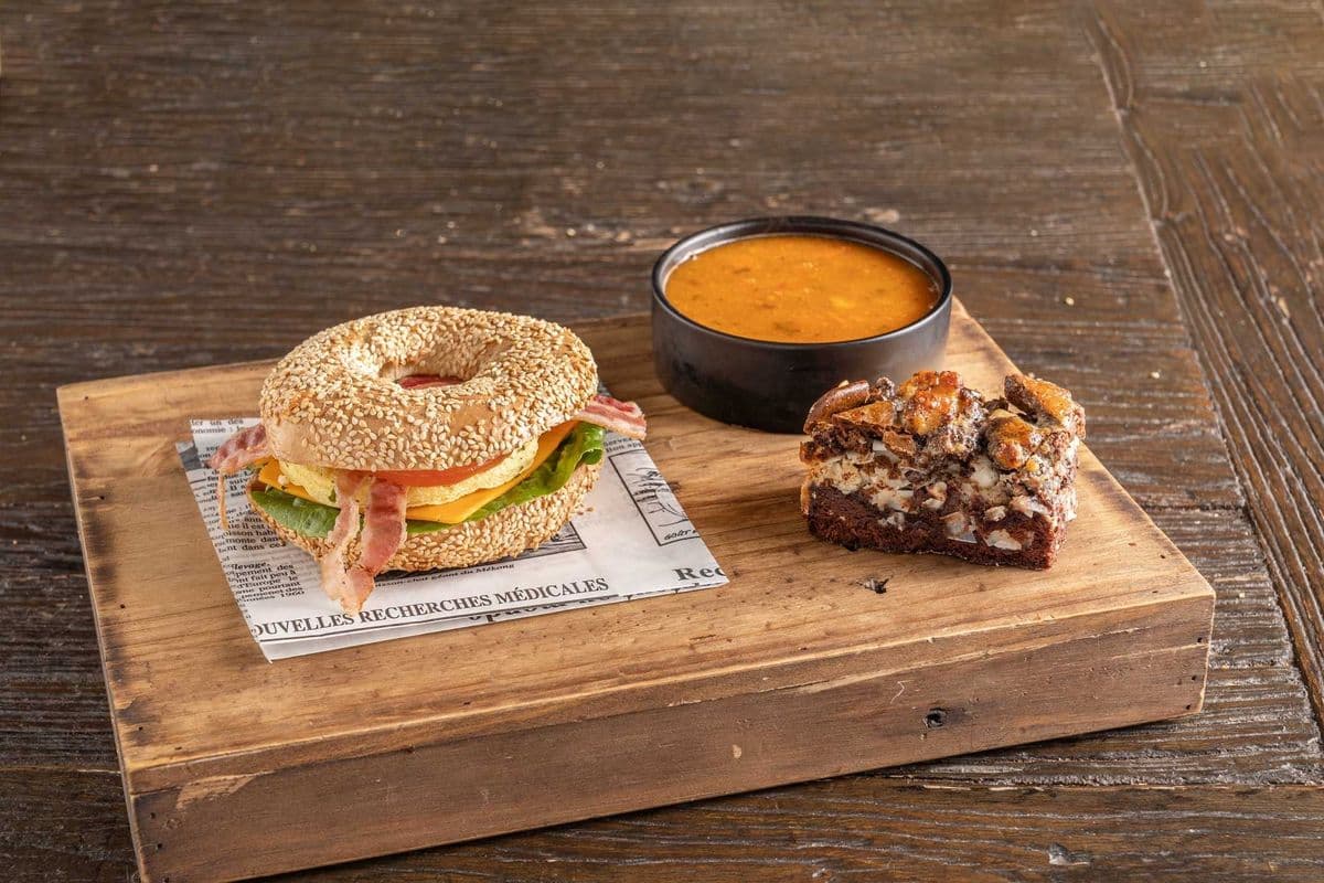 Sandwich + Soup du Jour + Desserts