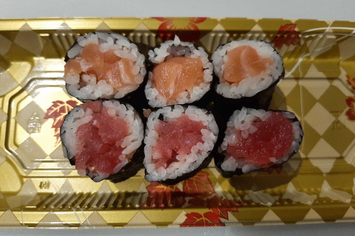 Salmon & Tuna Hoso Maki 6pcs