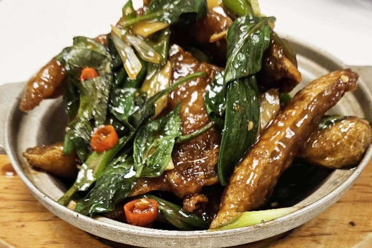 Simmer Snapper Chin with Basil in Triple Sauce （Spicy） 三杯鯛魚下巴(辣)