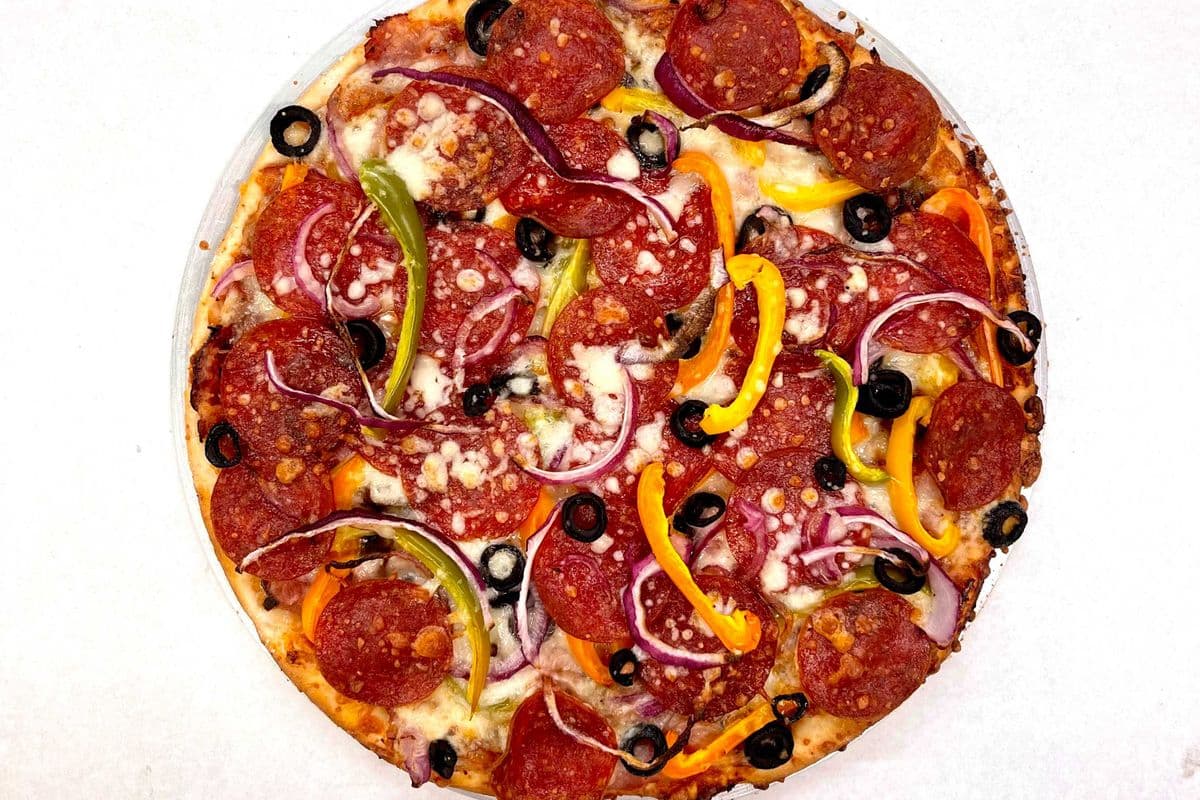 18" Mega Dijo's Deluxe Pizza