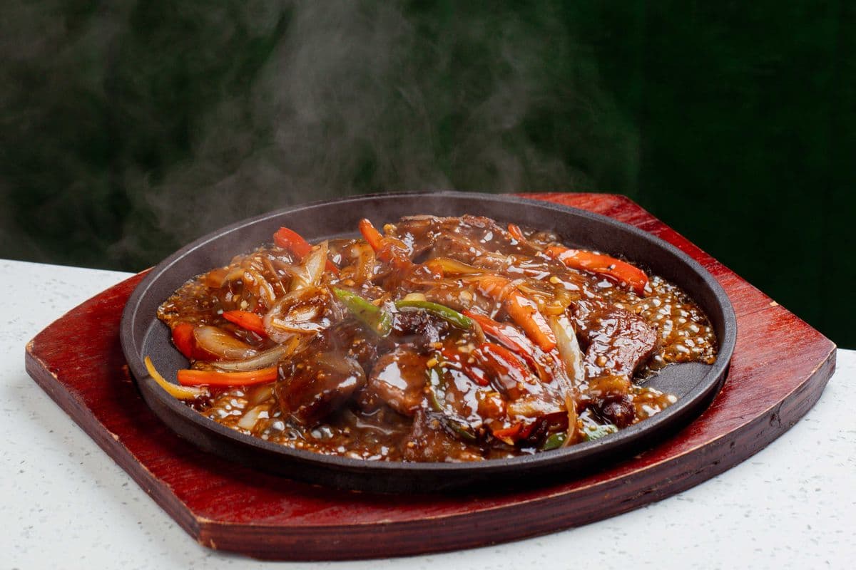 Sizzling Steak with Black Pepper Sauce or Peking Sauce 黑椒鐵板牛柳（或中式)