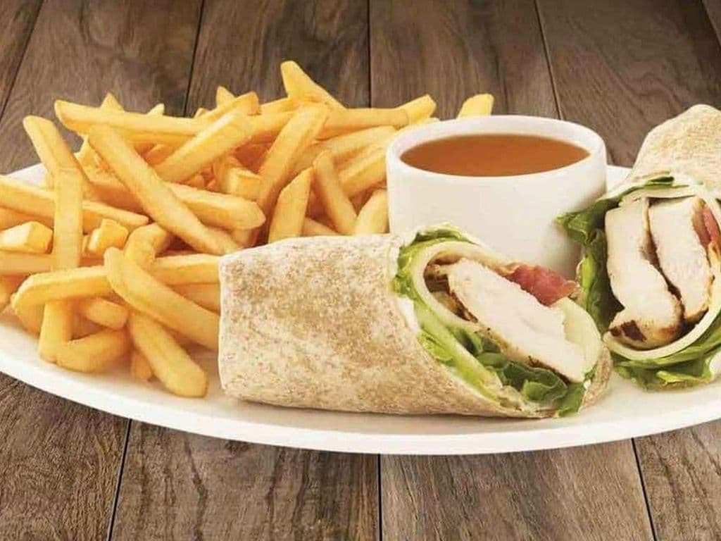 Wrap St-Hubert à la poitrine grillée / St-Hubert Grilled Chicken Breast Wrap