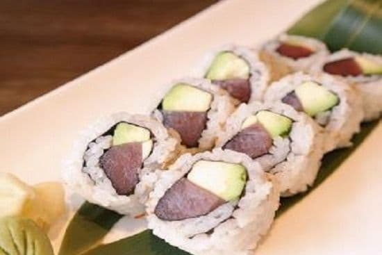 Tuna and Avocado Maki (6 pcs)