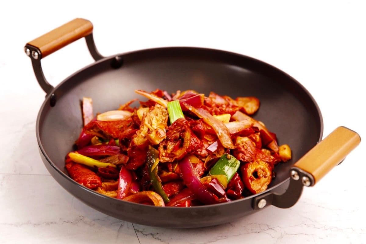 175. Stir-Fried Pork Intestine and Onion in Casserole - 干锅肥肠