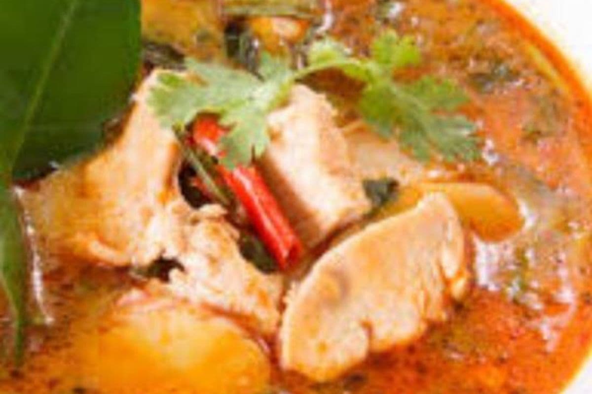 252.	Tom Yam Chicken Soup