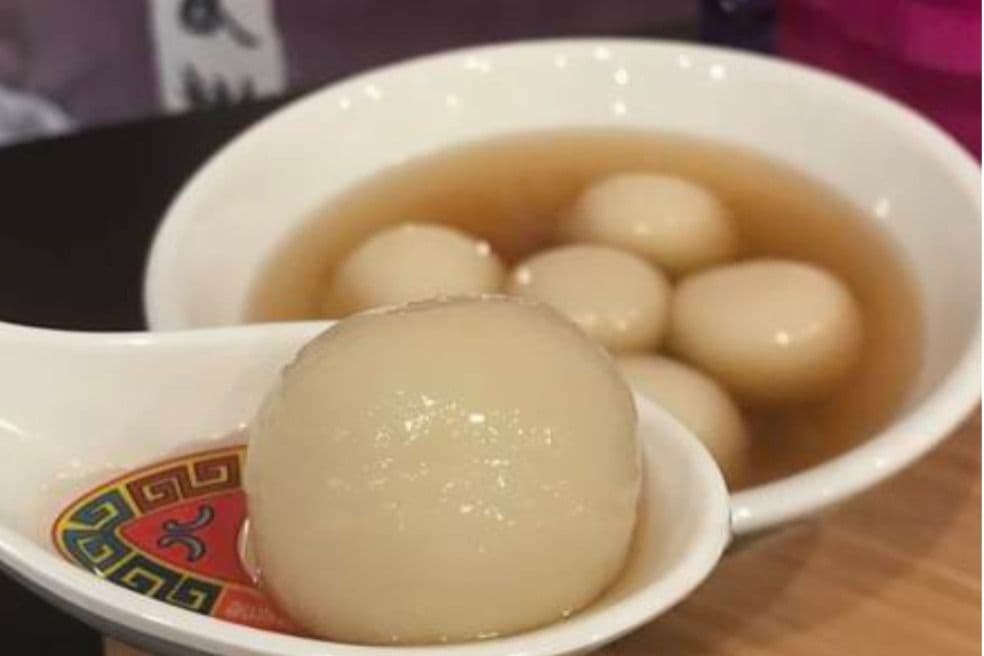 D12. Sesame Sticky Rice Balls in Ginger Soup 勁薑！薑茶芝麻湯圓(6 pcs)