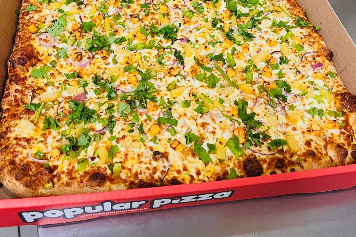 Medium Shahi Paneer Pizza