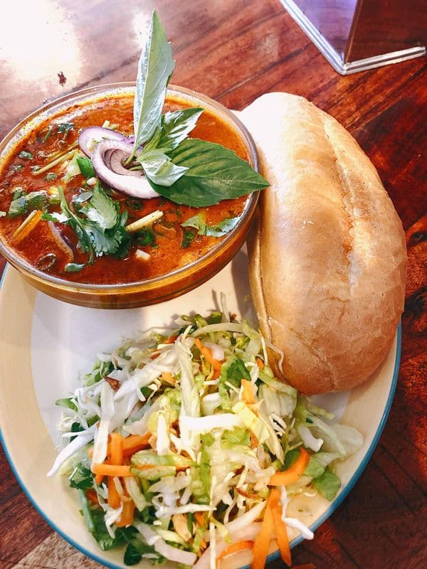 Curry Chicken with Baguette