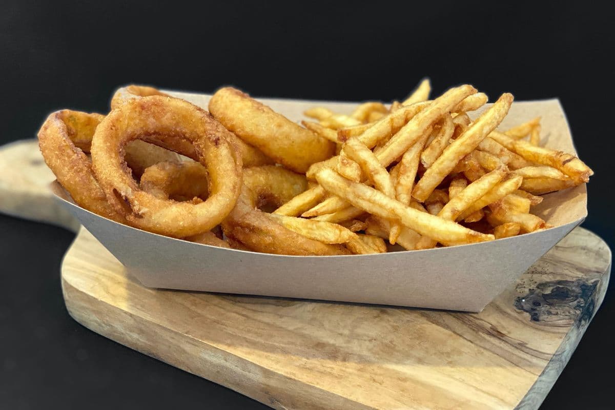 Frites et rondelles d'oignons