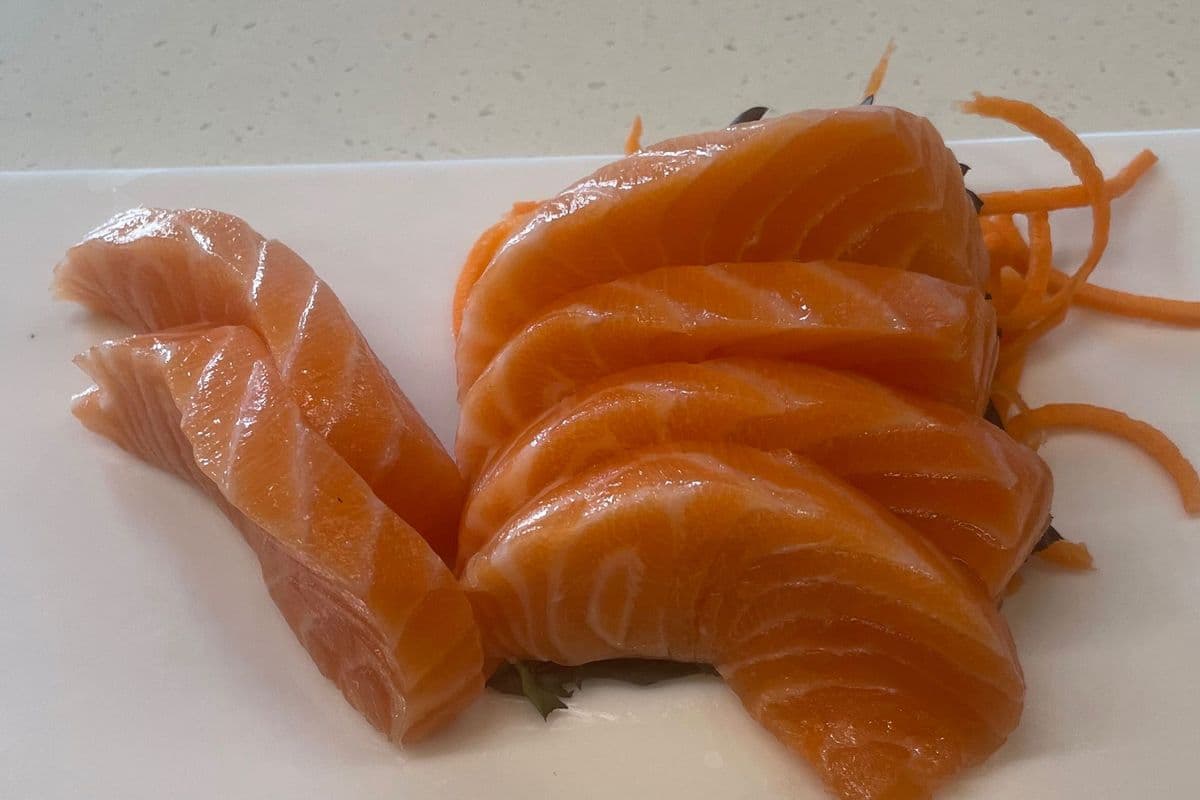 salmon sashimi（6pc）
