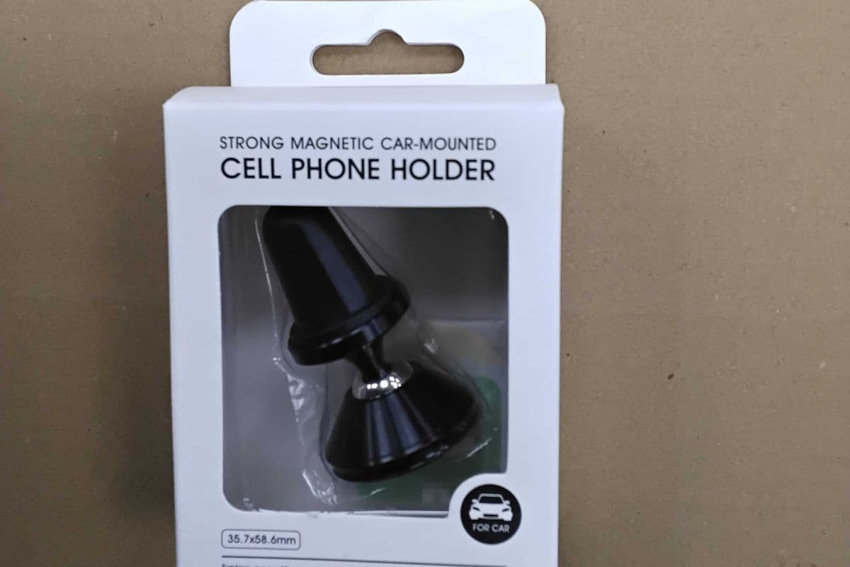 Strong magnetic car mounted cell phone holder.