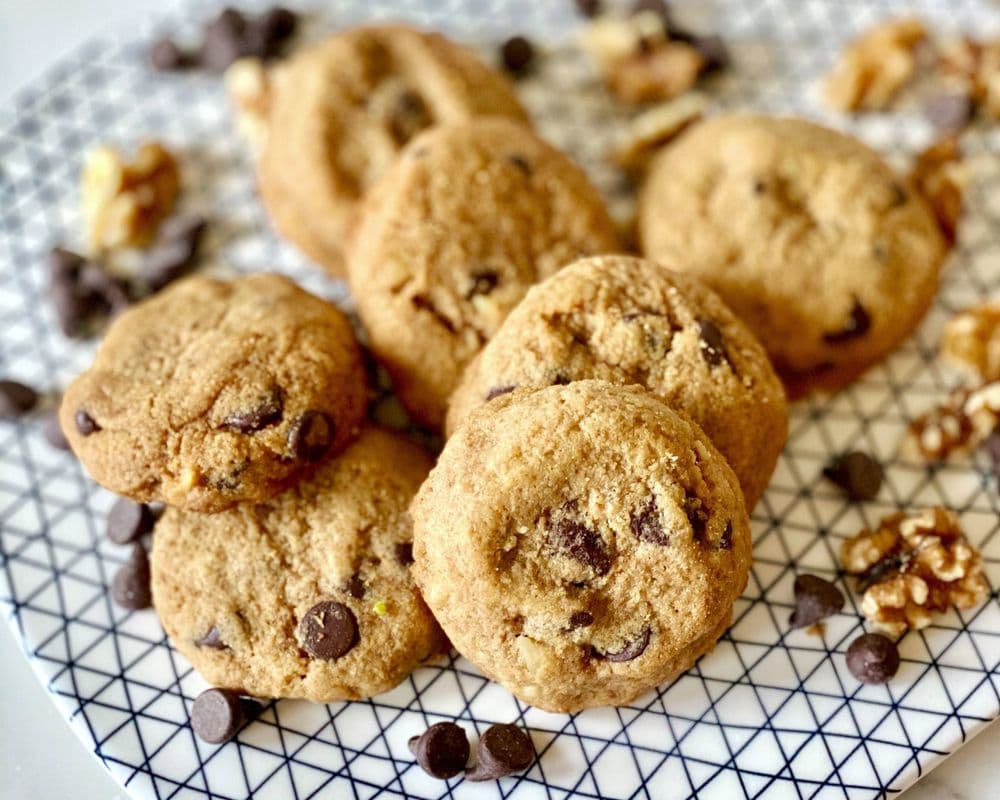Chocolate Chip Walnut Cookie ( big 4 pieces )