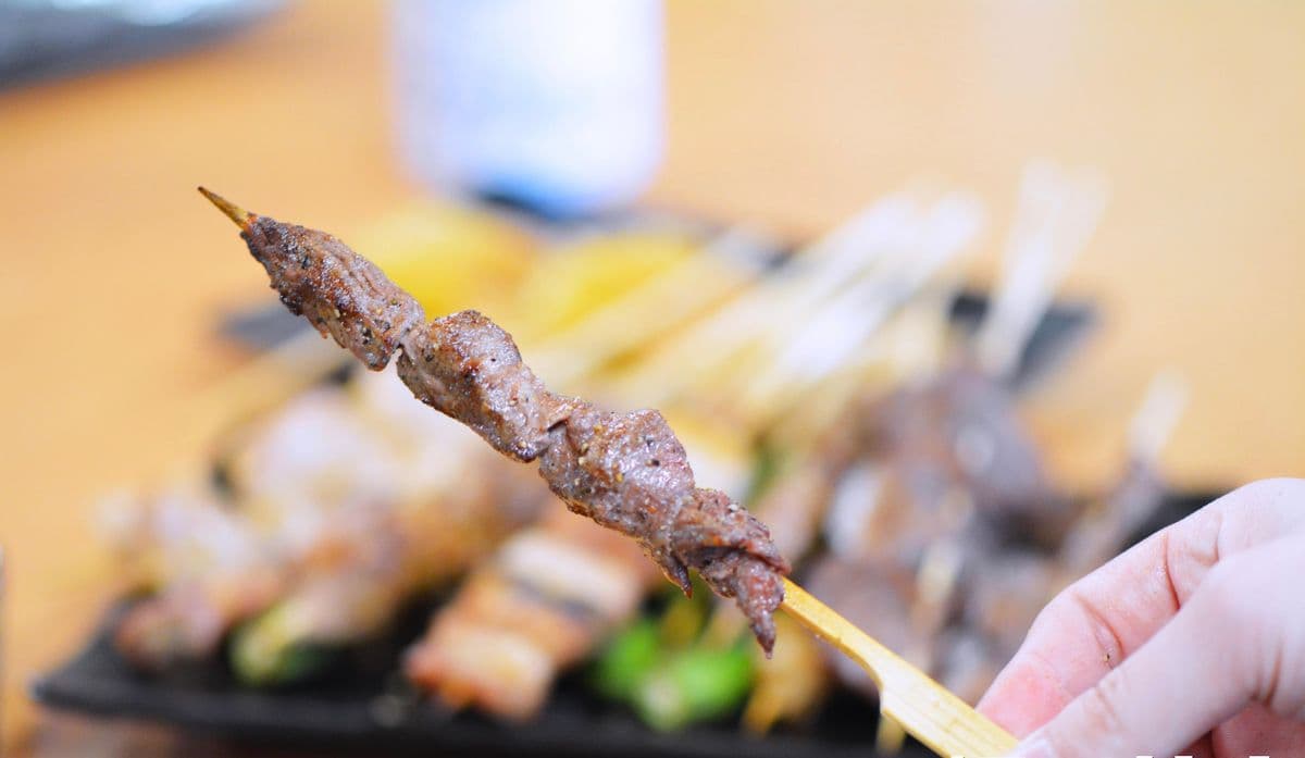 27. AAA Beef Skewers (3 skewers) 烤牛肉