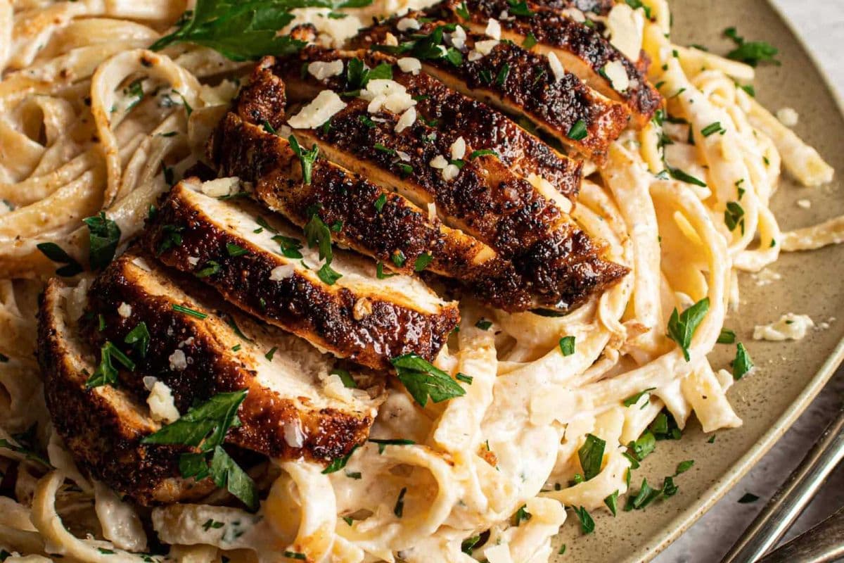 Chicken Alfredo Pasta (40 oz)