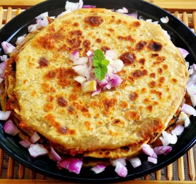 Aloo Pyaz Parantha / Aloo Pyaz Parantha