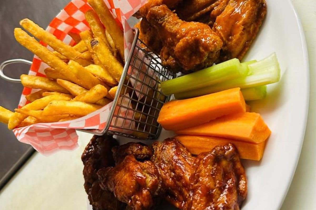 Wings (1 lb) and Fries