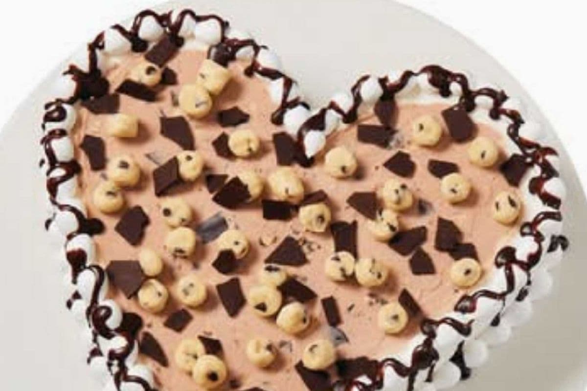Double Fudge Cookie Dough BLIZZARD® Heart Cake