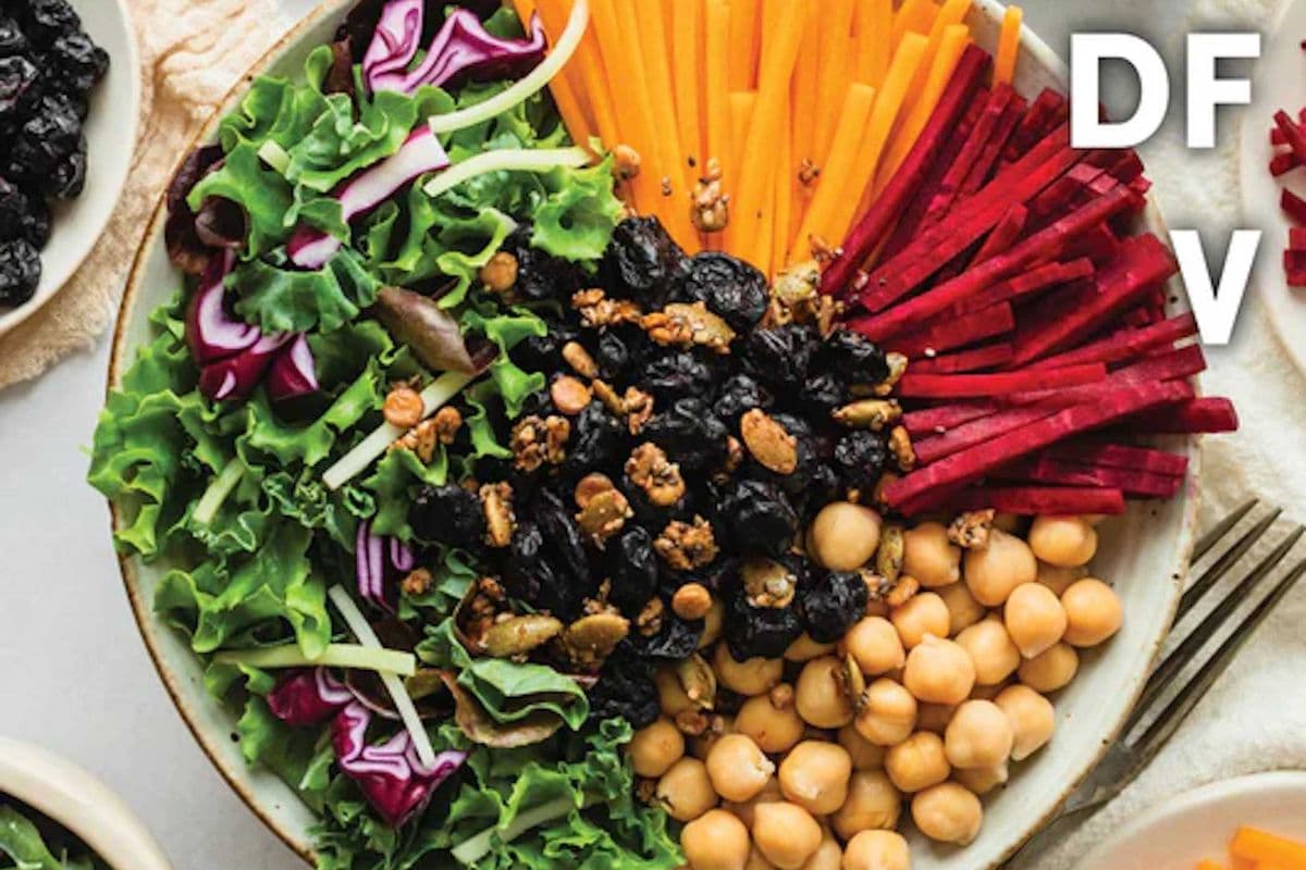 Salad of the Week: Berry Superfood Salad (560 Cal)