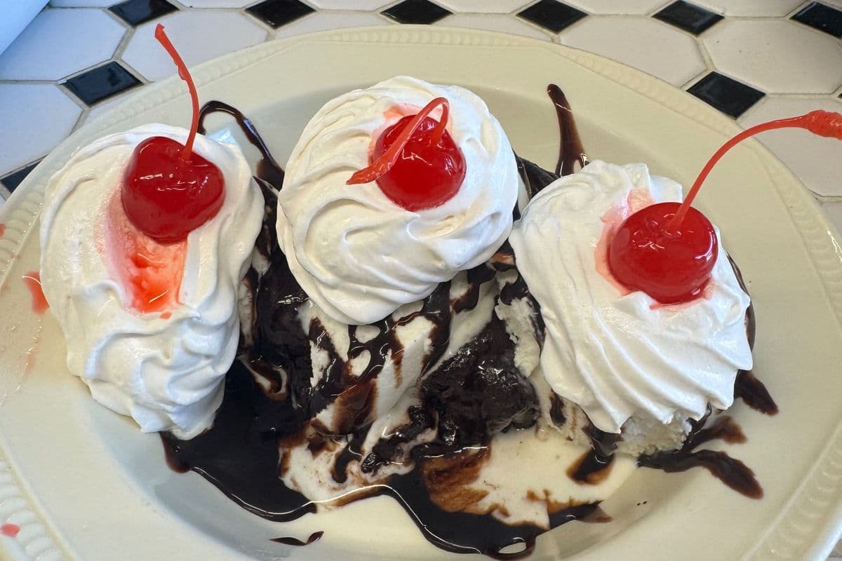 WARM BROWNIE SUNDAE