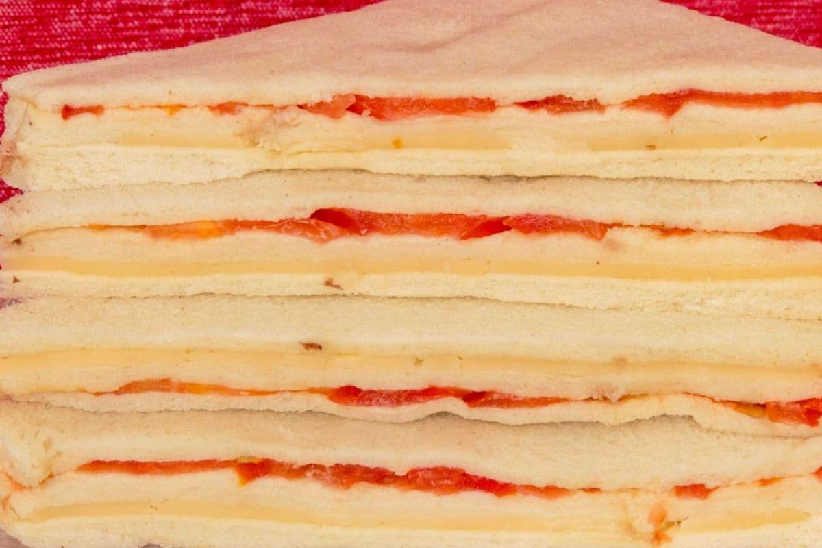 Cheese & Tomato (4 Sandwiches) (Triangular size)