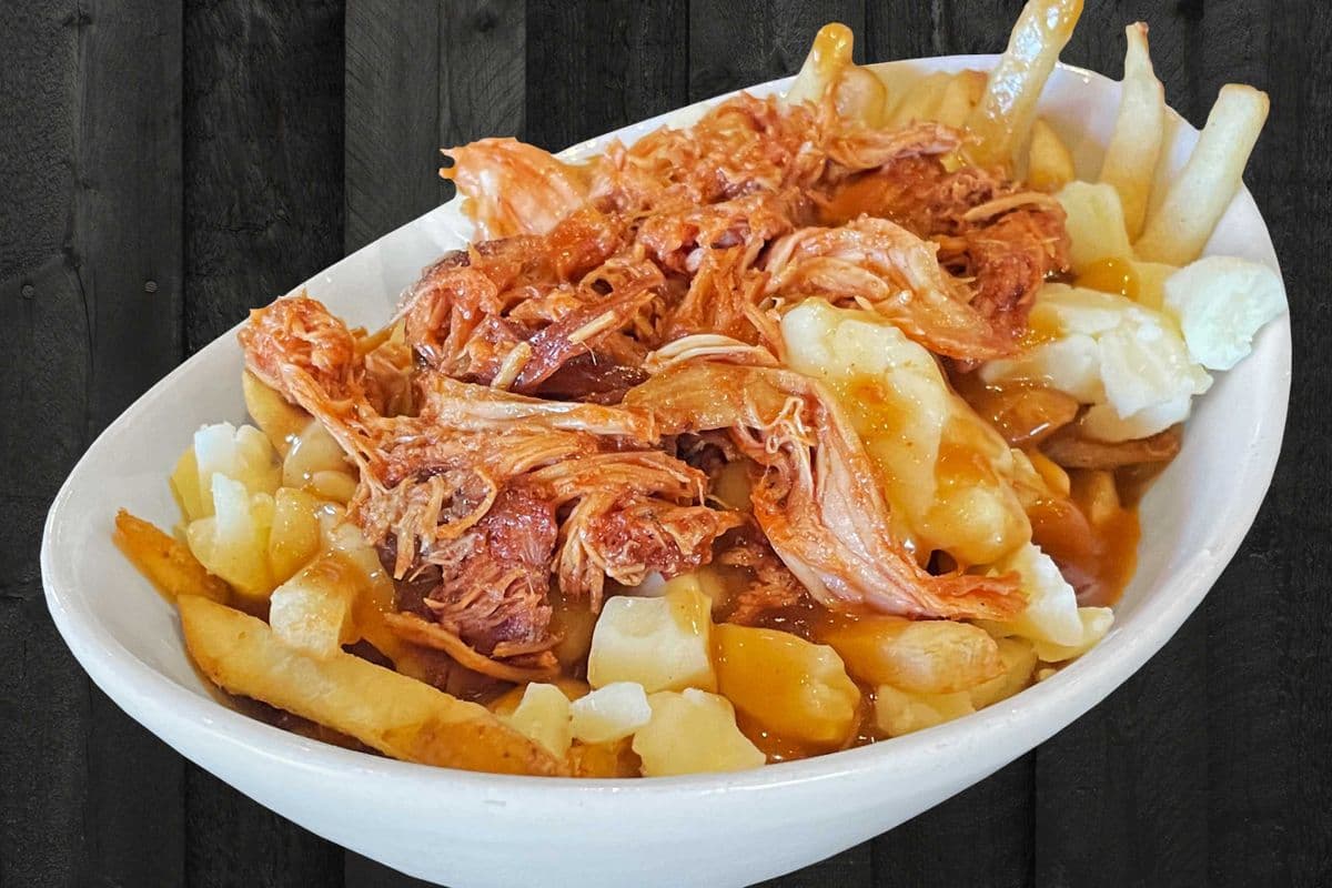 Poutine au poulet effiloché / Pulled Chicken Poutine