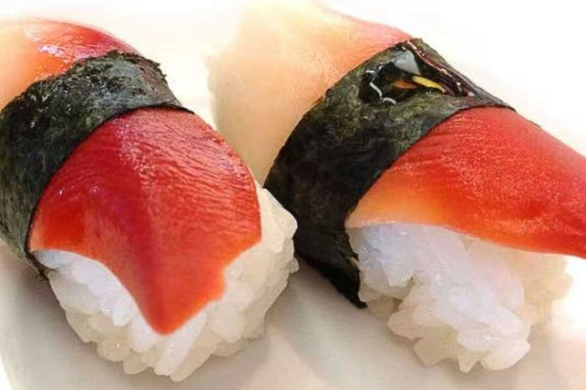 Surf Clam Sushi (2 pcs)