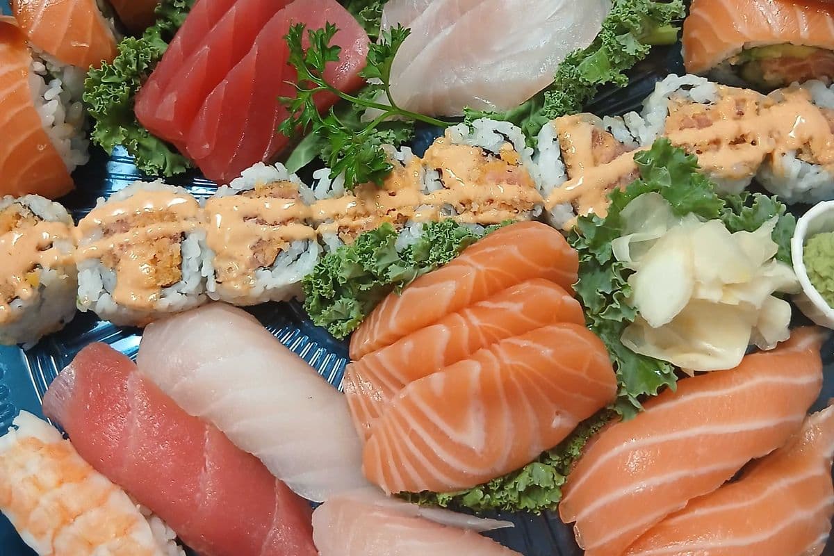 Maki, Sushi and Sashimi Tray A (34pcs)