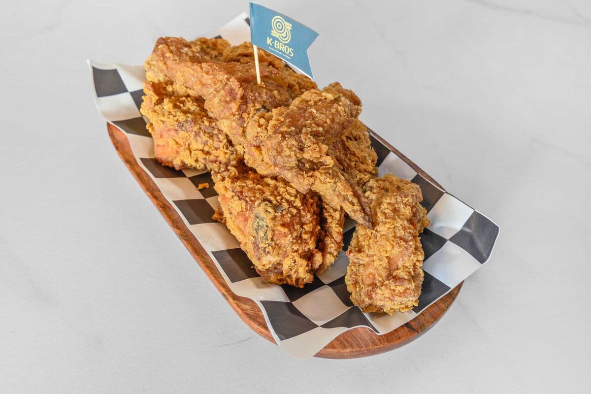 Poulet a la sauce d'ail et soja (6 mcx) / Garlic and Soy Sauce Chicken (6 pcs)