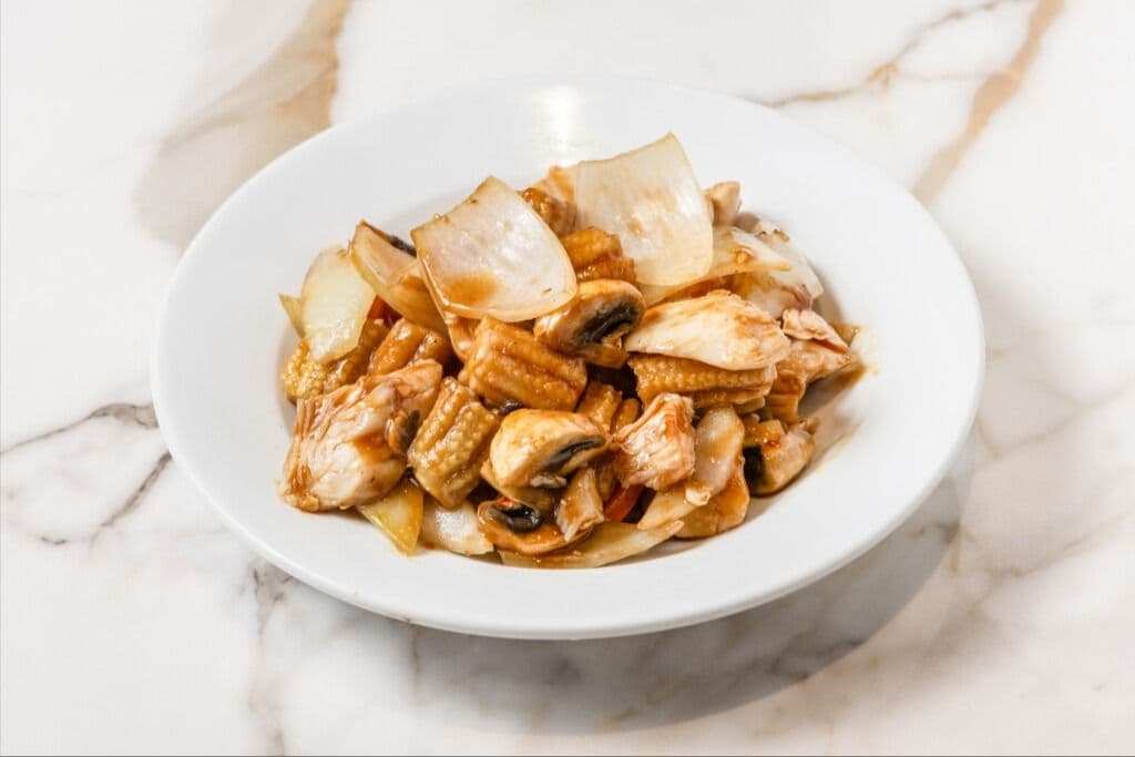38. Chicken with Mushroom and Baby Corn / 雙冬雞片