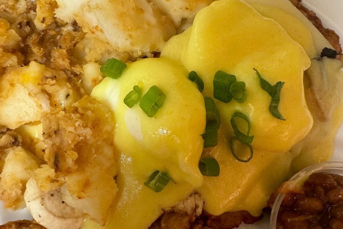 Crispy Chicken Eggs Benedict