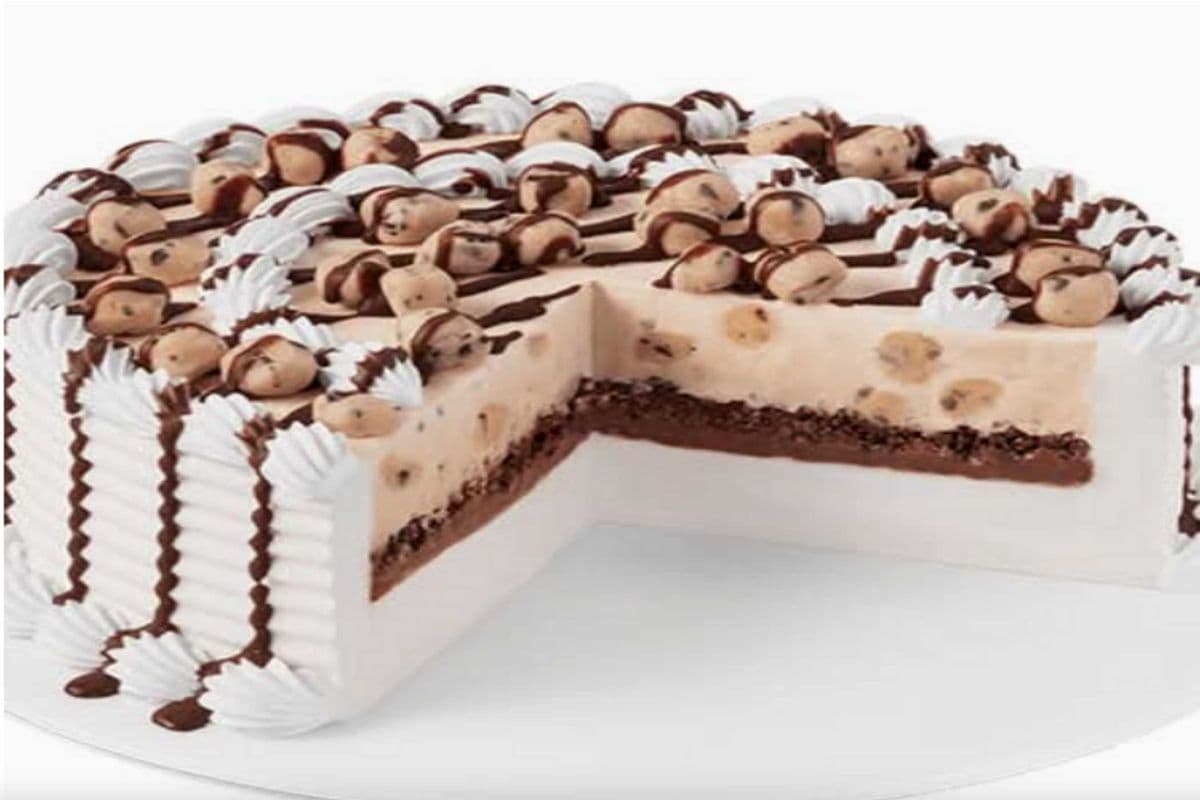 8" Chocolate Chip Cookie Dough BLIZZARD® Cake