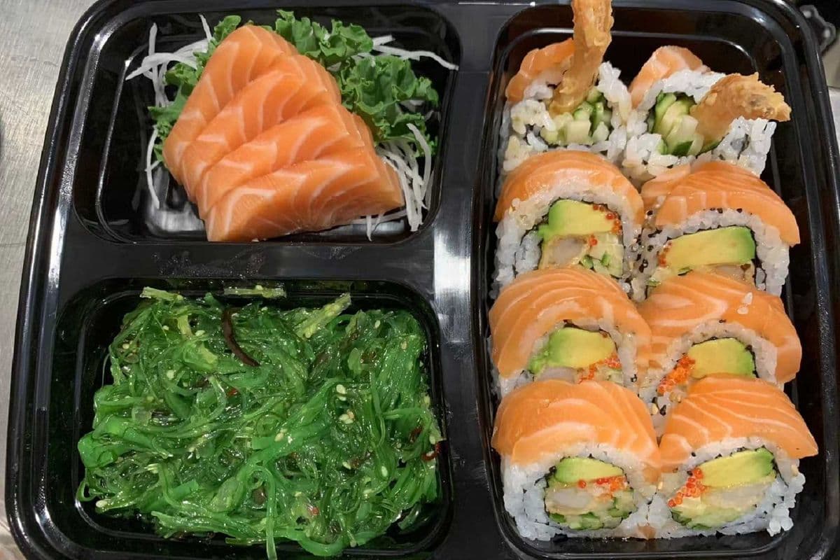 B07. Salmon Sashimi X4 Red Dragon Roll 红⻰卷便当