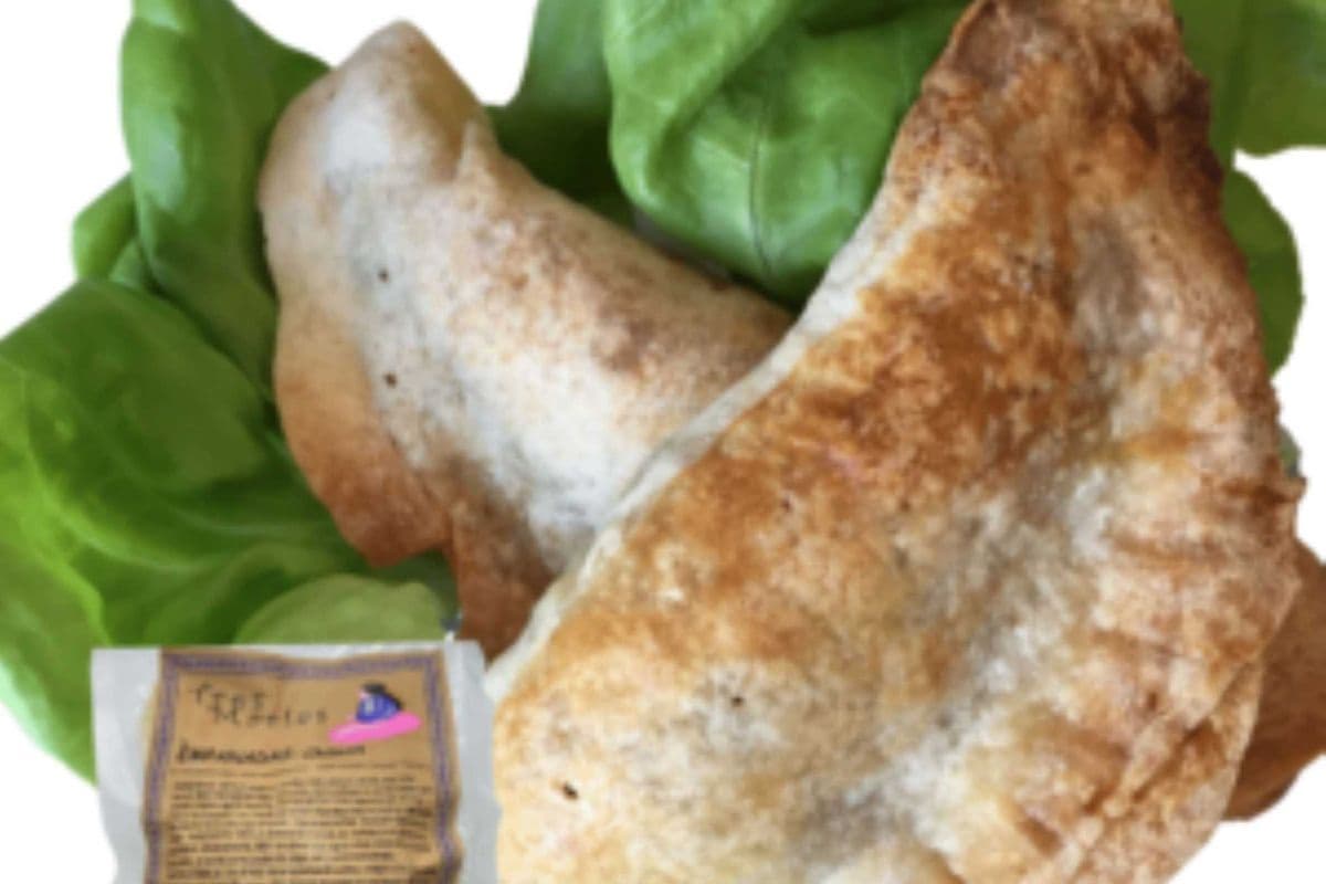 Empanadas (2 pcs) with Salsa (200 g)