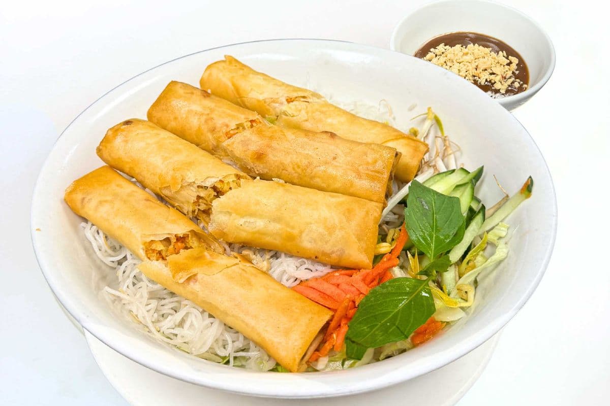 27. Crispy Vegetable Spring Rolls on Vermicelli
