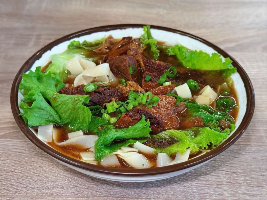 NS3 NOUILLES DE RIZ EN SOUPEAU BOEUF BRAISE MAISON