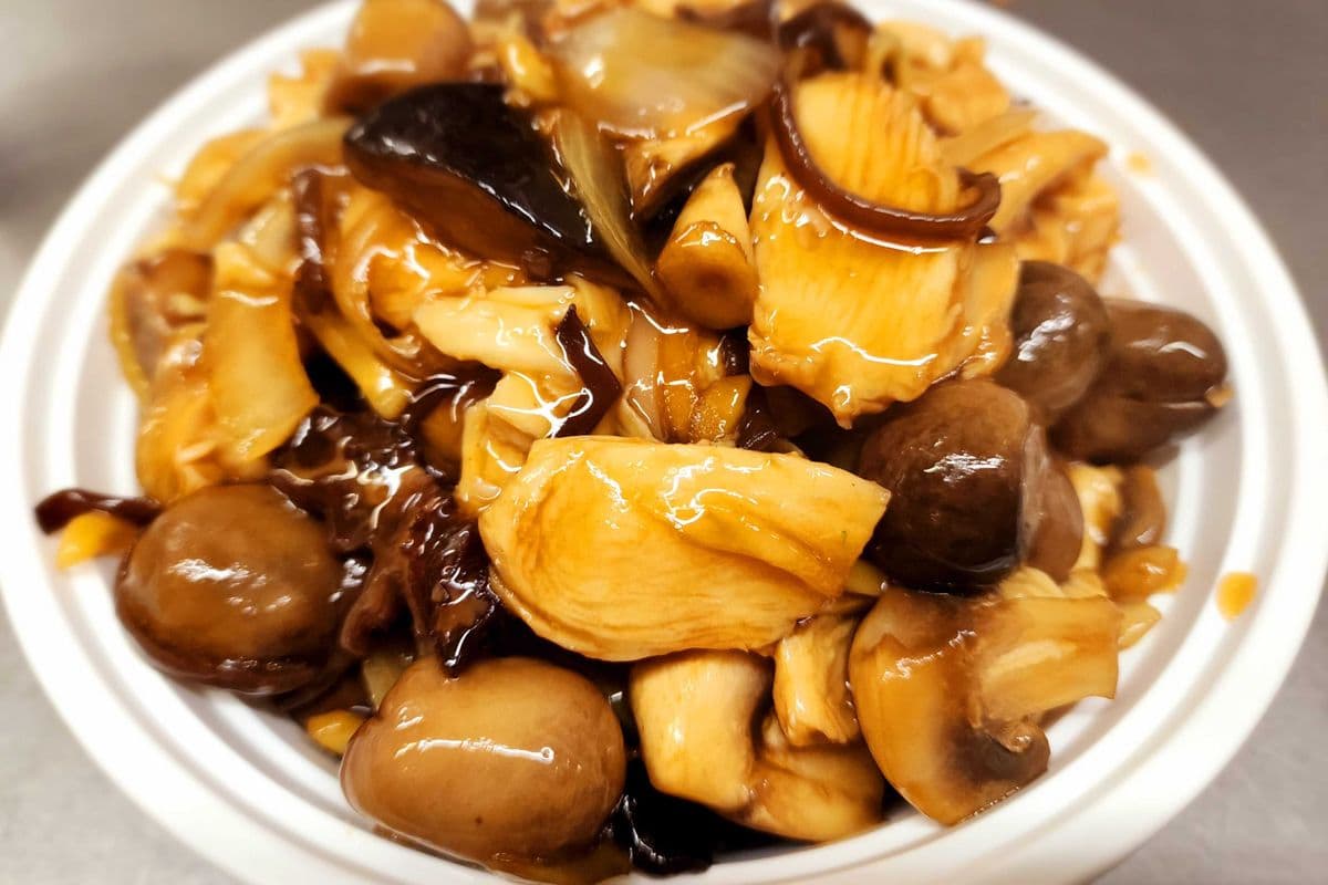 31. Chicken with Three Kinds of Mushrooms