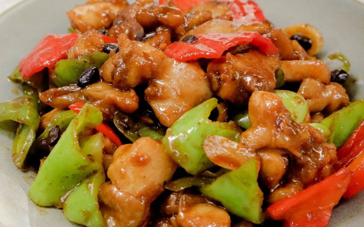 Poulet aux haricots noirs / Stir-Fried Chicken in Black Turtle Beans